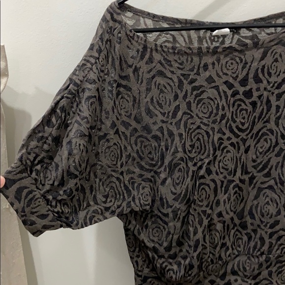 Rose print dark gray blouse - Picture 2 of 3
